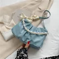 Borsa a pieghe azzurra con manico di perle e dettaglio fiocco in raso giallo - Blu