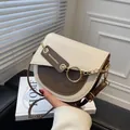 Borsa a sella bicolore da donna con anello dorato e tracolla regolabile elegante - Color Block / caffè