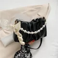 Borsa a nuvola nera a pieghe con catena di perle, fiocco crema e tracolla regolabile - Con Manico a Catena di Perle / Nero