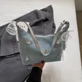Borsa a mano in denim azzurro con farfalle d'argento e ciondolo in pizzo - Con Ciondolo / Celeste
