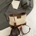 Borsa a secchiello in trama intrecciata crema e marrone con dettaglio catena - Bianco & Caffè