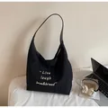 Borsa tote hobo nera a pieghe con stampa Live laugh love per il pendolarismo e i viaggi - Nero