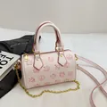 Roze Boston tas met dierenriem-prints, dubbele handvatten en gouden kettingriem - Roze