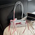 Sac bandoulière bleu clair avec imprimés nœuds rouges et ruban en dentelle - Bleu
