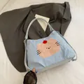 Grand sac cabas en toile à carreaux bleu clair avec écusson chat rose et anses - Style Chat Gingham Bleu Blanc / Bleu