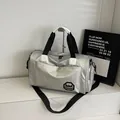 Borsa tote argento metallizzato con manici in pelle bianca e tracolla regolabile - Argento