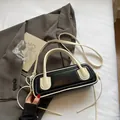 Borsa a mano minimalista in pelle bicolore bianco e nero con tracolla sottile per il pendolarismo - Nero