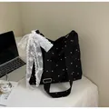 Borsa tote in tela nera a fiori con fiocco in pizzo bianco e tracolla regolabile - Nero