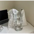 Borsa tote floreale con tracolla geometrica larga e dettagli in pizzo per donne - Bianco & Verde