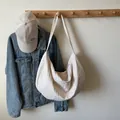 Grande borsa tote intrecciata color crema con trama a bolle e tracolla larga - Stile Texture a Bolle / Bianco