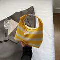 Borsa hobo in maglia a righe gialle e bianche con fibbia argentata elegante - Giallo