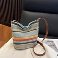 Secchiello intrecciato a righe arcobaleno con tracolla in pelle marrone stile estivo - Multicolore Senza Ciondolo
