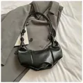 Sac hobo noir plissé chic avec détail de bandoulière nouée et finition en cuir PU mat - Sans Pendentif / Petit / Noir