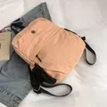 Mochila ligera de nailon naranja claro para estudiantes con bolsillo frontal con cremallera - Naranja