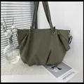 Borsa tote verde militare capiente con dettagli a coulisse e occhielli metallici - Verde