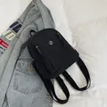Schwarzer Damen-Mini-Rucksack aus Nylon mit verstellbaren Trägern und Reißverschluss - Schwarz