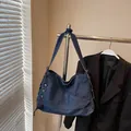 Borsa tote in denim retrò blu scuro con tracolla annodata e dettagli di fibbie in metallo - Blu scuro