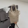 Borsa a secchiello chic bianco crema con intagli geometrici e sacchetto interno a coulisse - Bianco Sporco