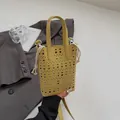 Secchiello giallo vivace traforato al laser con tracolla regolabile e interno con coulisse - Giallo