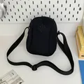 Borsa a tracolla minimalista in nylon nero con tracolla regolabile e logo esagonale - Stile di base / Nero