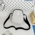 Borsa a tracolla minimalista in nylon beige con cinturino nero regolabile - Stile di base / Grigio