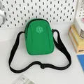 Borsa a tracolla in nylon verde acceso con cinturino regolabile e logo XD ricamato - Stile di base / Verde