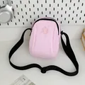 Borsa a tracolla in nylon rosa con cinturino nero regolabile e ricamo XD sul davanti - Stile di base / Rosa