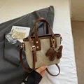Sac seau en toile et cuir marron avec lettrage doré et accessoire de charme de chiot - Avec Pendentif / Blanc et Marron