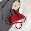 Mini-Umhängetasche aus rotem Litschileder mit Flügeldesign und Schultergurt - Ohne Anhänger / Rot