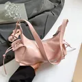 Borsa a tracolla vintage rosa in pelle verniciata con due spalline regolabili - Rosa