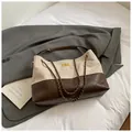 Bolso tote vintage bicolor en lona beige y cuero marrón acolchado con cadena metal - Marrón