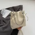 Secchiello bianco crema con manico a catena argento e tracolla lunga in pelle - Bianco Sporco