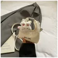 Schicke cremefarbene Mini-Wolken-Tasche mit Spitzenbesatz und Plüsch-Hasen-Anhänger - Klein / Weiß