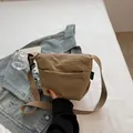 Bolso bandolera caqui de gran capacidad con correa ancha ajustable y bolsillo frontal - Caqui