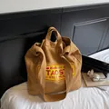 Braune Canvas-Tragetasche mit Vintage-Logo, Doppelgriffen und Schultergurt für den Alltag - Khaki