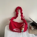 Bolso bandolera de lona roja con correa plisada y amuleto para moda de verano - Con Colgante / Burdeos