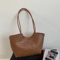 Sac cabas marron caramel en maille chevrons avec de longues bandoulières pour le quotidien - Brun Sans Pendentif