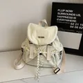 Sac à dos d'étudiant en nylon blanc crème avec boucle à rabat et cordon de serrage - Blanc Cassé