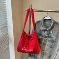 Rote Nylon-Einkaufstasche mit Kordelzugverschluss und gesticktem MULAIDI Markendesign - Ohne Anhänger / Rot