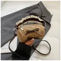 Minibolso cilíndrico marrón de lunares con asa de encaje y detalle de doble lazo - Pequeño / Caqui