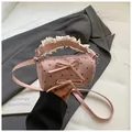 Bolso cilíndrico rosa de lunares con bordes de encaje y lazos decorativos - Pequeño / Rosa