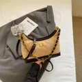 Bolso vintage acolchado marrón con cadena de metal y cierre de hebilla giratoria - Caqui