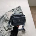 Borsa a tracolla quadrata in denim blu con tasca frontale e tracolla regolabile mini - Blu Vintage