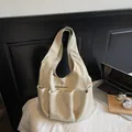 Minimalistische cremeweiße große Tragetasche aus weichem PU-Leder mit Mehrfachtaschen-Design - Gebrochenes Weiß