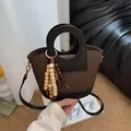 Canvas emmer tas in bruin en zwart met houten kralen kwastje en ronde handgreep - Bruin met Hanger