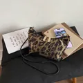 CHIC CRAZE τσάντα χιαστί με μαύρο και χρυσό λεοπάρ σχέδιο και μεταλλική αλυσίδα - Χωρίς μενταγιόν / Μαύρο & Χρυσό Λεοπάρ