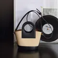 Retro canvas emmertas met zwarte leren bies en rond hol handvat voor crossbody gebruik - Rijstwit (Geen Hanger)