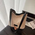 Borsa tote minimalista in tessuto crema con finiture e manici in pelle nera - Bianco Sporco
