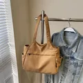 Grande borsa tote casual in nylon kaki con tracolle e tasche laterali capienti - Marrone