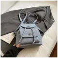 Vintage-Rucksack aus hellblauem Denim mit silberner Metallschnalle für Damen - Ohne Anhänger / Denim-Blau